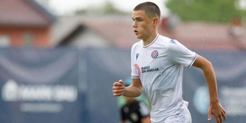 Hajduk potpisao ugovore s petoricom mladih igrača