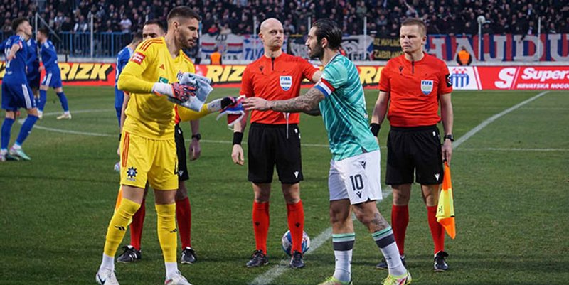 KRAJ: Hajduk s 2:0 svladao Rudeš, Žaper iznesen na nosilima!