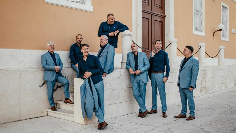 'Za sve vrime' nije samo naslov: Tomislav Bralić i klapa Intrade predstavljaju novi album koji se sabrao njihov recentni glazbeni rad