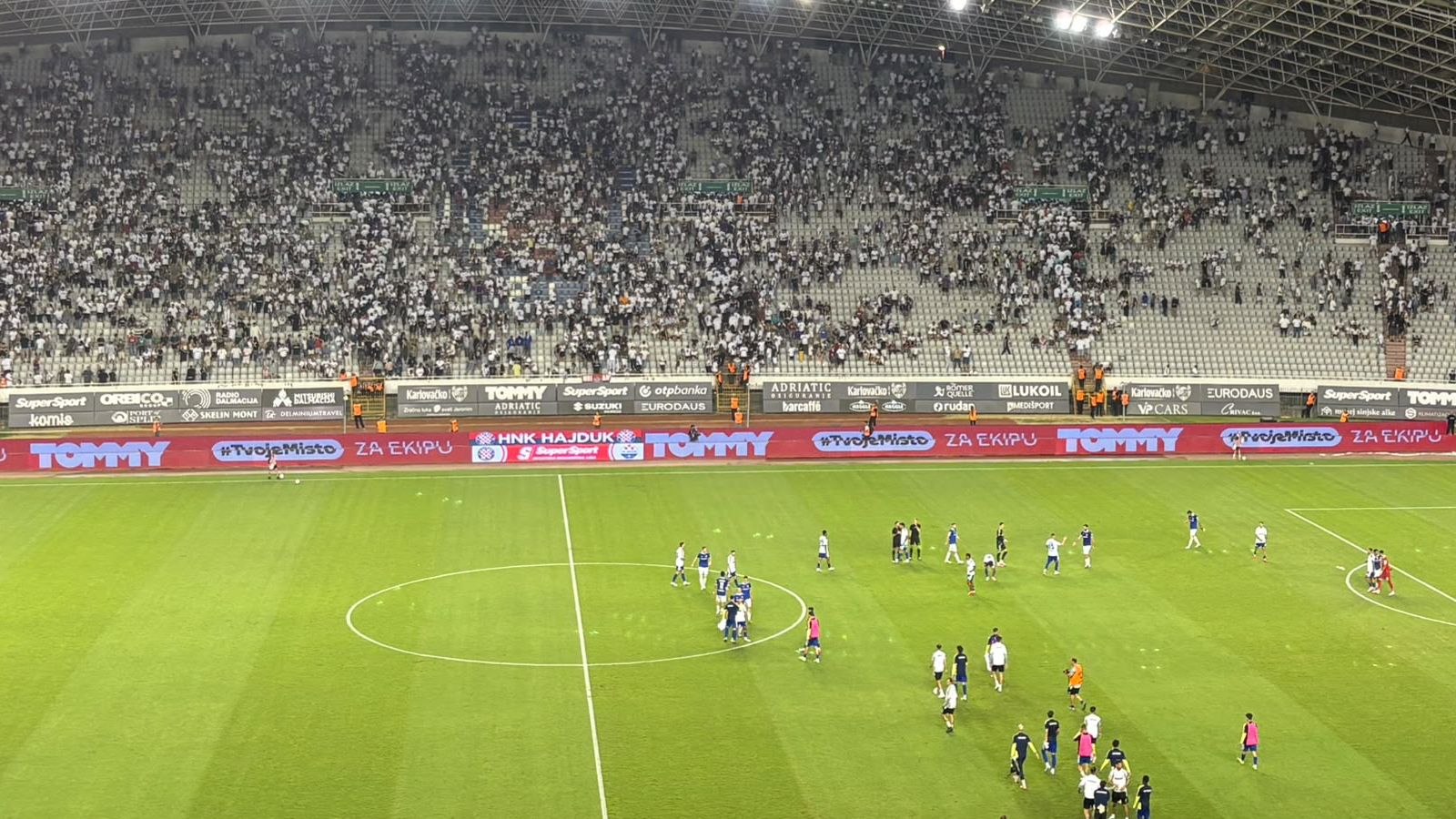 Torcida ispratila igrače Hajduka 'borbenom' pjesmom