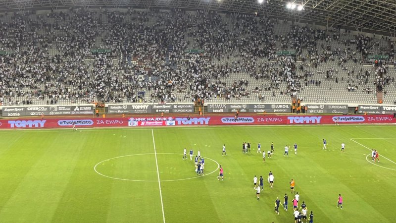 Torcida ispratila igrače Hajduka 'borbenom' pjesmom