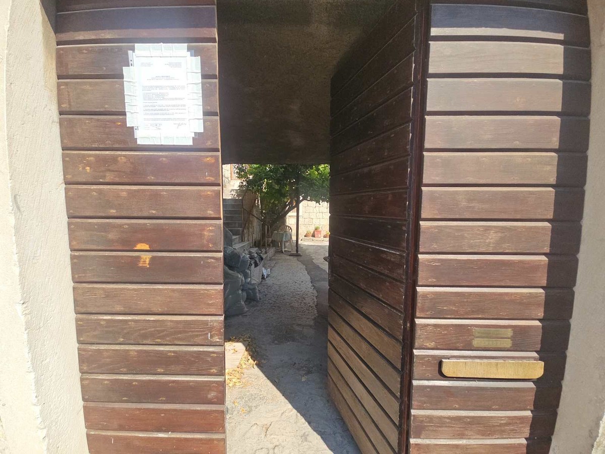 BITKA ZA DVOR U KAŠTEL SUĆURCU Uz bunar star dva stoljeća nova suvlasnica poželjela jacuzzi: Uslijedile su prijave i sudski sporovi