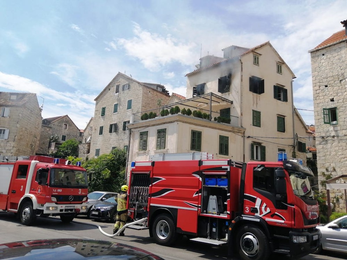 Požar na Trumbićevoj obali | Foto: Veljko Martinović