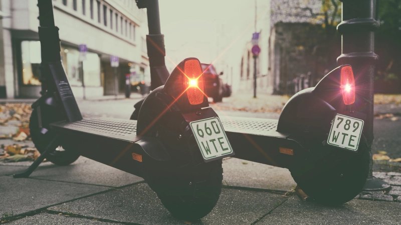 Maloljetnik pao s električnog romobila, teško je ozlijeđen