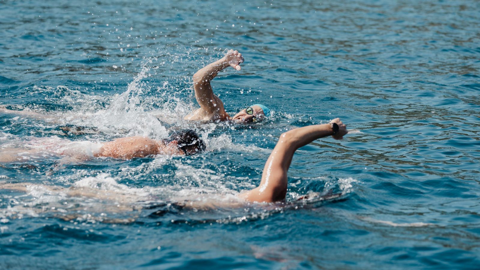 Stjepan Lukšić pliva posljednju etapu ultramaratona 'Brač 100K', manje od 10 kilometara dijeli ga do cilja!