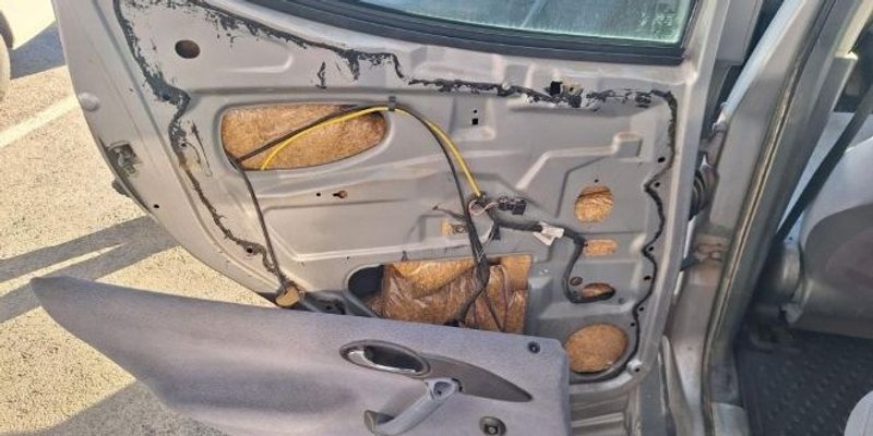 FOTO Imotska policija zaplijenila gotovo 40 kilograma duhana u jednom autu!