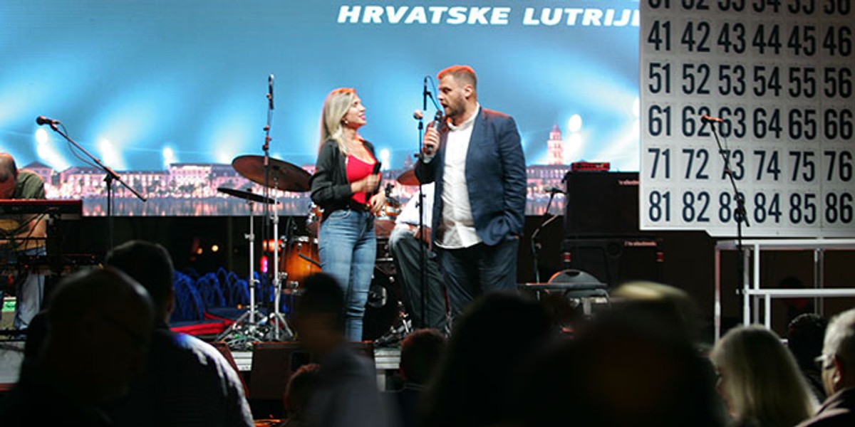 VIDEO: Raspjevana je večeras bila splitska Riva