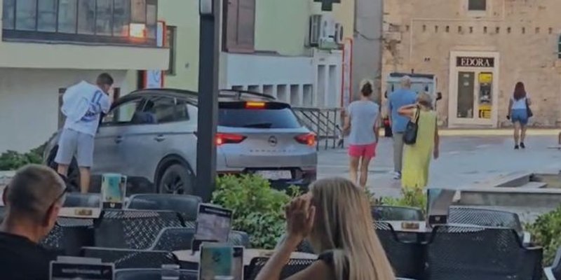 VIDEO Automobil zalutao u pješačku zonu u srcu Splita