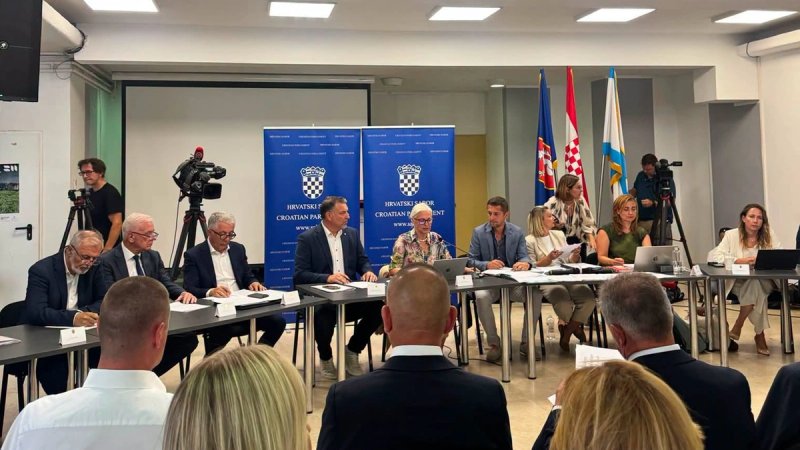Traži se donošenje hitnih mjera sanacije, glasanje o nepovjerenju Vladi RH i raspisivanje izvanrednih parlamentarnih izbora