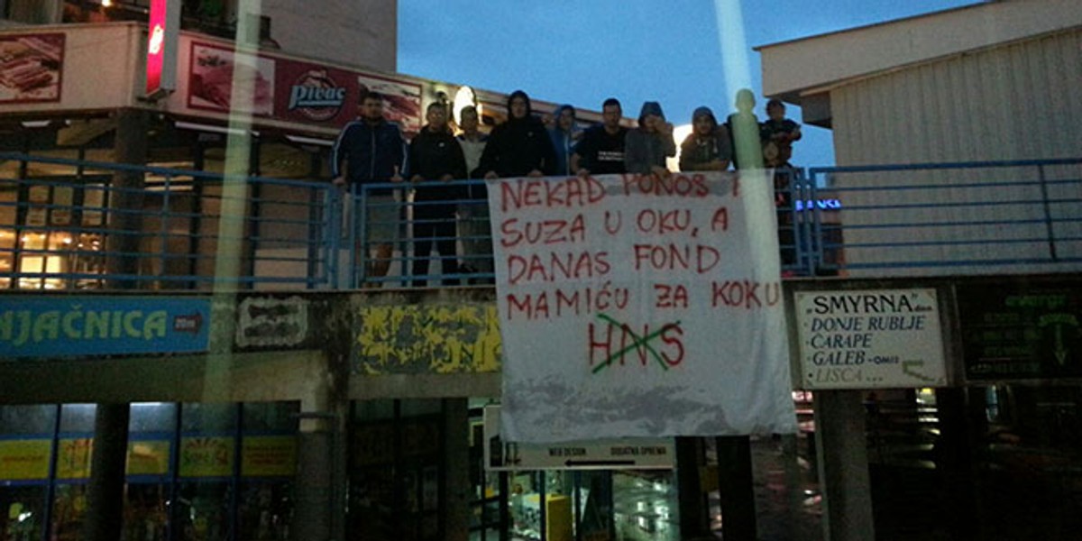 UŽIVO Kafić 'Mali gusar' u Omišu časti sve koji su došli ne gledati utakmicu