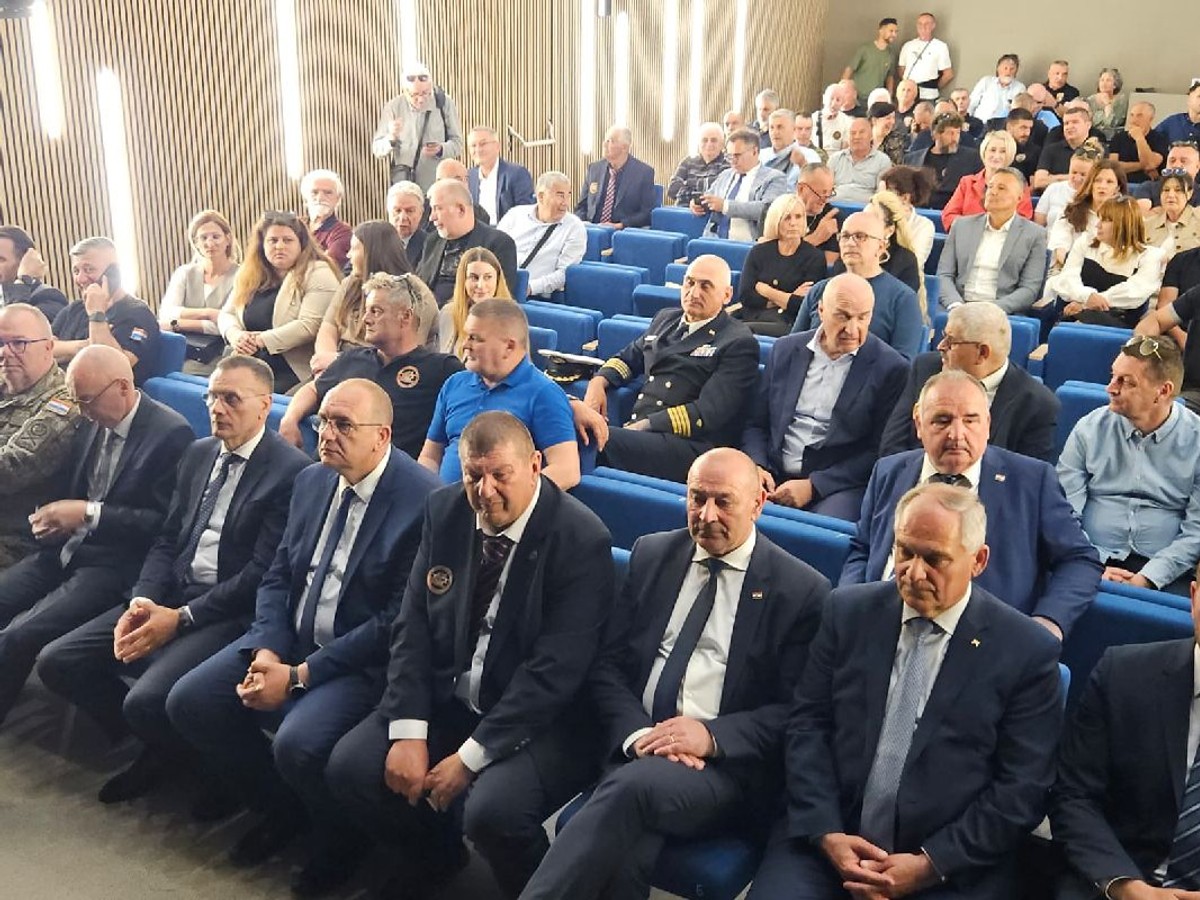 FOTO/VIDEO Snažna poruka sa svečane akademije Pauka: 'Oni koji ne znaju ratni put nemaju što tražiti među nama'