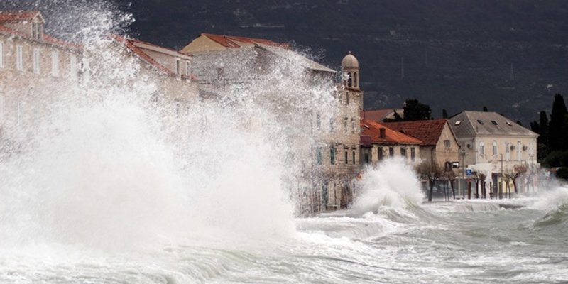 Narančasti meteoalarm za splitsku regiju: Očekuje se olujno jugo i obilna kiša
