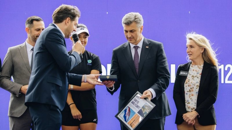 FOTO Ovo se ne događa često, Plenković s petero ministara stigao na sportski događaj