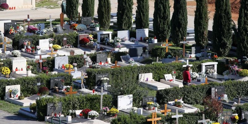 NESREĆA NA GROBLJU Žena upala u raku na Lovrincu, spašavali je vatrogasci