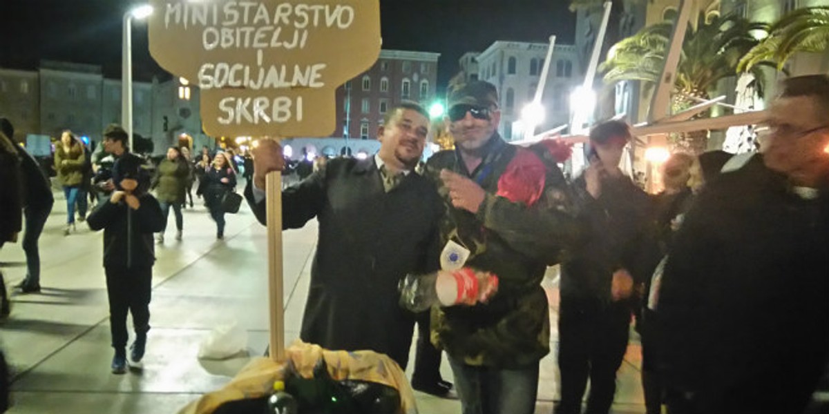 FOTOGALERIJA: Umjesto Superjina, koji se ne želi učlaniti u Majduk, spaljen Krnje zvan Birokracija