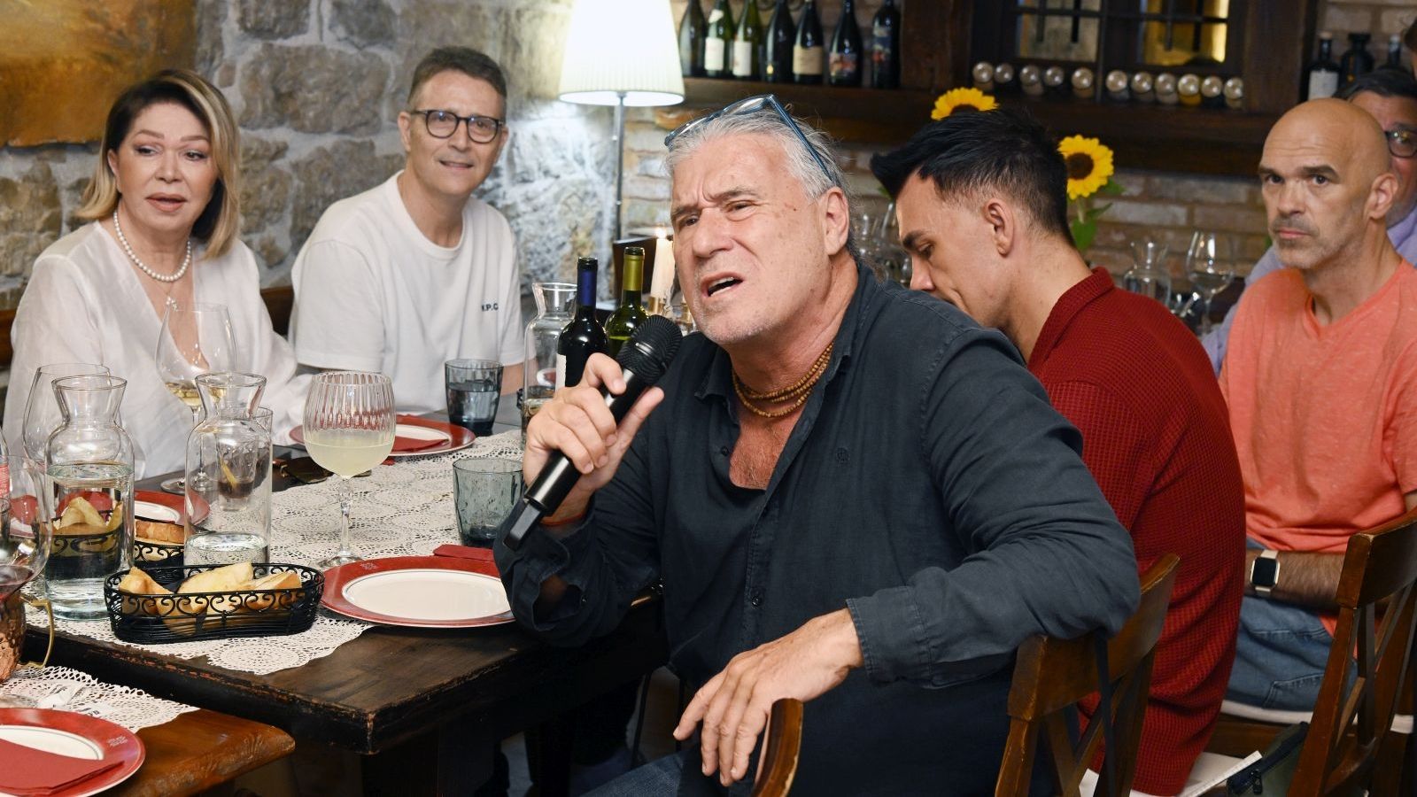 FOTO/VIDEO Dalmatinska duša u srcu Splita: Glazbenici pokazali da prava emocija ne poznaje scenarij