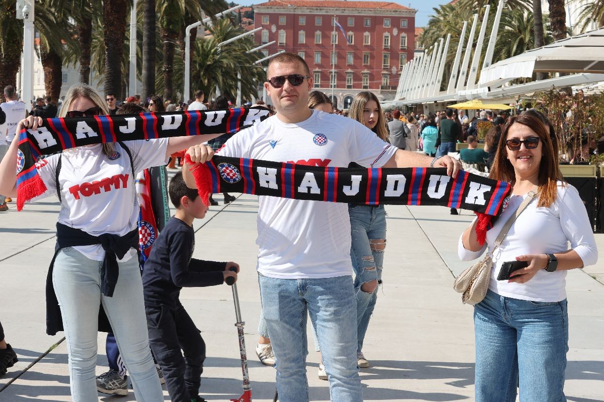 FOTOGALERIJA: Za Hajduk se živi, pun je Split bio navijača još od jutarnjih sati!