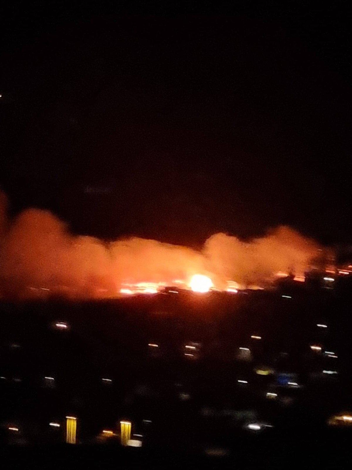 VELIKI POŽAR U KAŠTELIMA Gori blizu kuća, donosimo prve fotografije