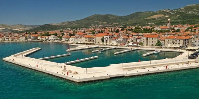 Poništava se javni poziv za dodjelu vezova u lučici u Kaštel Starom, organizirat će se javno izvlačenje u kinu