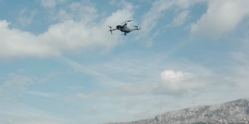 Dron se srušio na Braču i izazvao požar