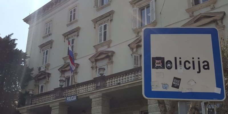 Policija uhitila dvije osobe zbog napada na novinarku, misu na Sirobuji nisu prekidali 