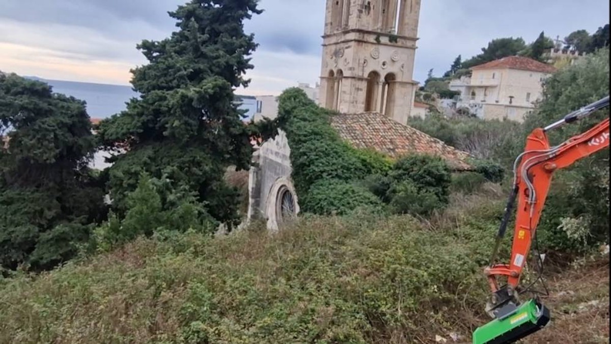 FOTO Započeli radovi na sanaciji kompleksa crkve sv. Marka na Hvaru