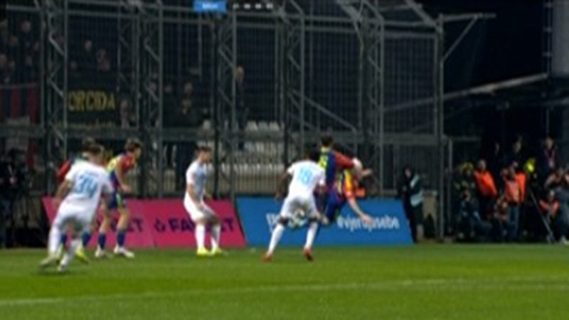 VIDEO: Lopta je slučajno pogodila Guillamona u ruku, intervenirao je VAR, Rijeka je izjednačila