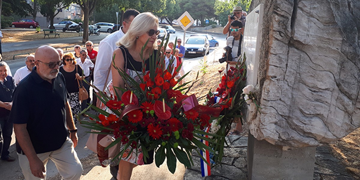  Andro Krstulović Opara položio vijenac palim partizanima: 'Došao sam se pokloniti hrabrim momcima koji su se bez kalkuliranja goloruki išli boriti za oslobođenje svoga kraja'