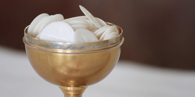 NOVA COVID ŽARIŠTA: Krizme i pričesti