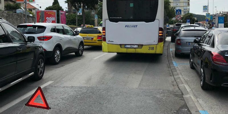 KAKVA PEGULA Tijekom najveće gužve se u Zvomirovoj pokvario autobus