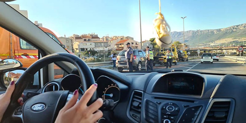 Dvije prometne nesreće na izlazu iz Splita prema Solinu, sudarilo se sedam auta, četiri osobe u bolnici