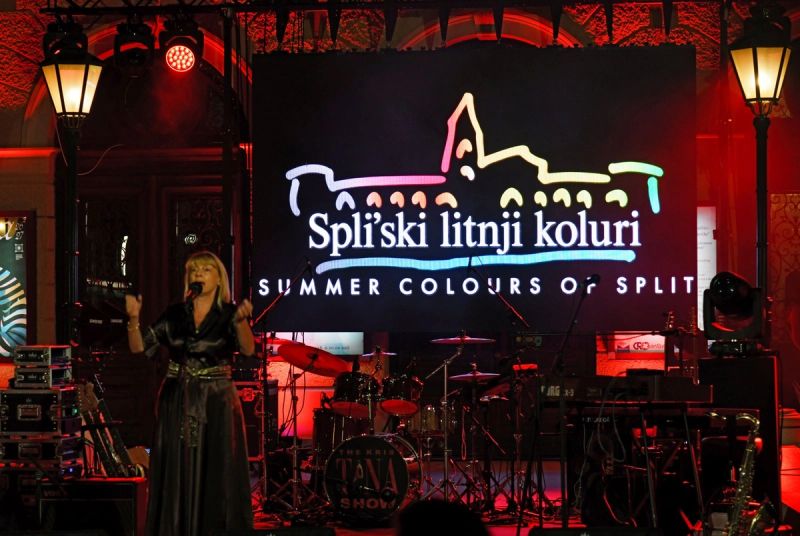 FOTO/VIDEO Splitske litnje koluri zatvorene spektaklom posvećenim Tini Turner