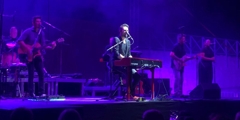 VIDEO IZ ŠIBENIKA Grašo pun emocija pjevao Oliveru u čast