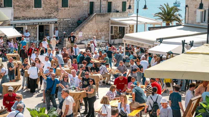 Ukusna tradicionalna jela i vrhunska vina ovog vikenda na marendi u Primoštenu