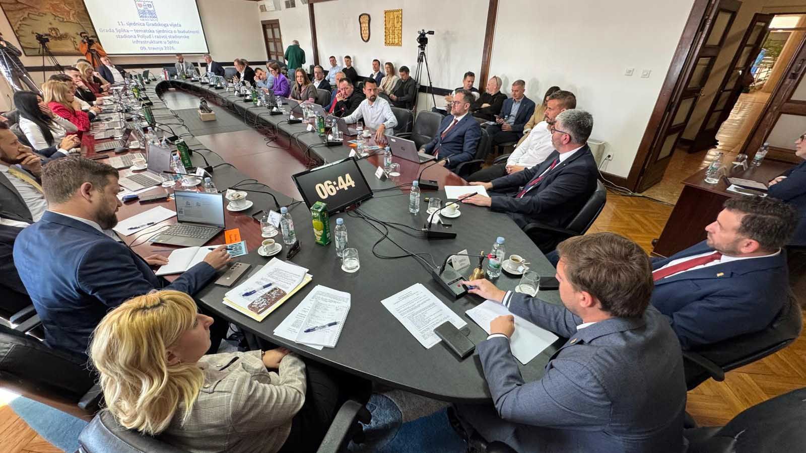 GRADSKO VIJEĆE Očekuje se još jedno burno zasjedanje, u posljednji trenutak dopunjen dnevni red