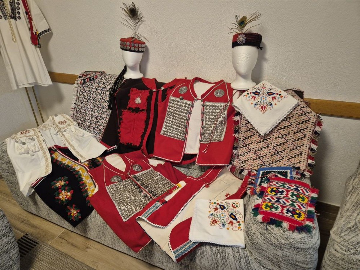 FOTOGALERIJA Bake čuvaju tradiciju izrade nošnji - ponos vrličkog kraja u svakoj niti