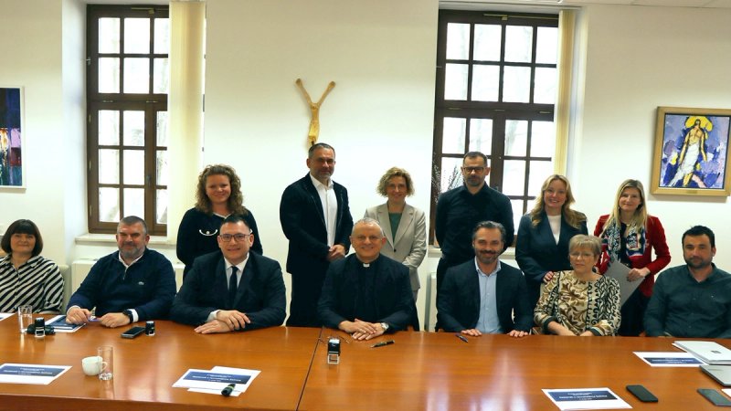 FOTO Studenti šeste godine medicine dolaze na kliničku praksu u OB Dubrovnik