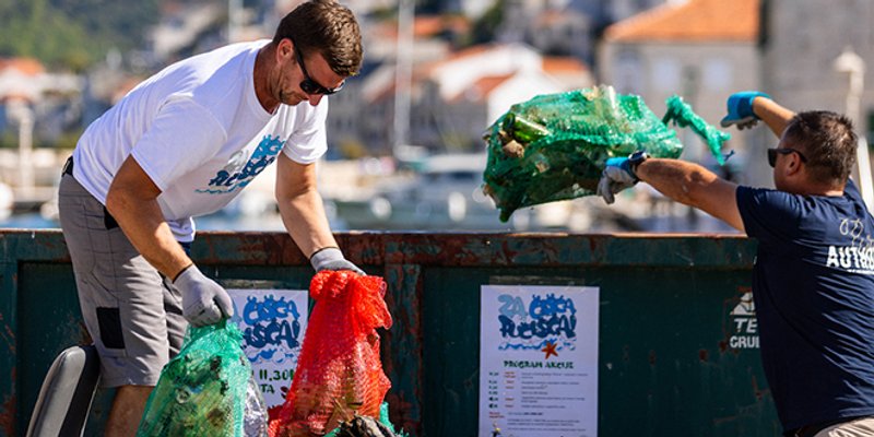 FOTOGALERIJA Prikupljeno 200 vreća smeća u tradicionalnoj akciji čišćenja podmorja Pučišća