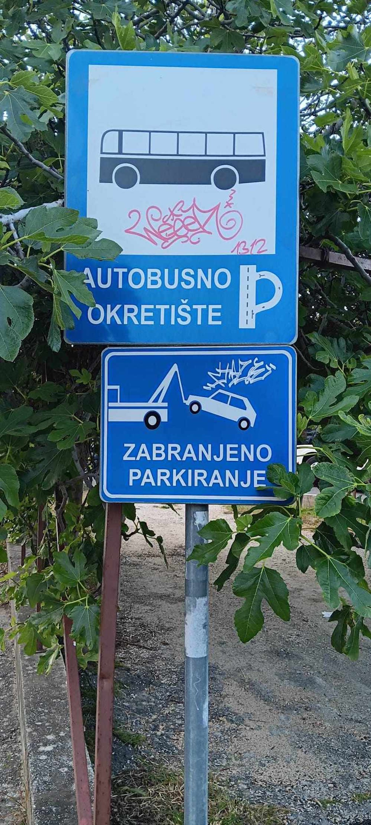 NEVJEROJATNO Jutros su djeca kasnila u školu zbog jednog automobila 