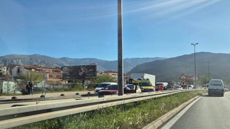 LANČANI SUDAR NA SIROBUJI Sudjelovala četiri auta, jedna osoba prevezena u bolnicu