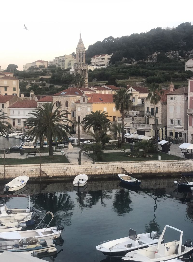 Eterična ulja hvarskog bilja postaju dio nove/stare strategije razvoja turizma