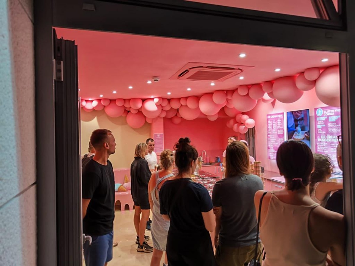  Ice Cream Shop by Premis