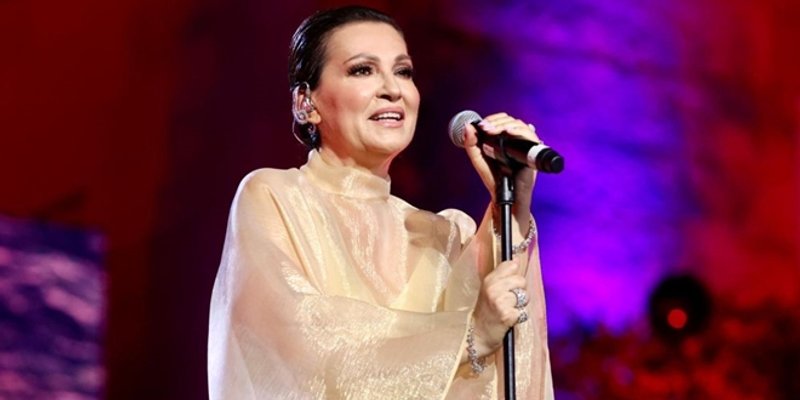 FOTO/VIDEO Nina Badrić otvorila Melodije Jadrana: 'Pred splitskom publikom nema švercanja'