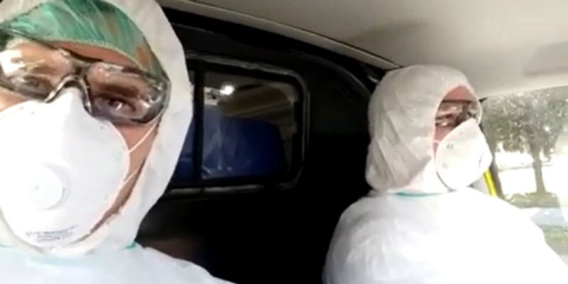 VIDEO: Djelatnici splitske Hitne pomoći zapjevali u punoj opremi 'Kada umren umotan u bilo'