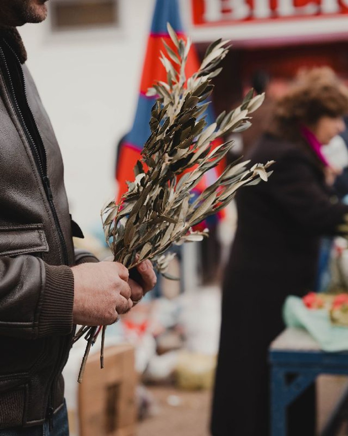 USUSRET CVJETNICI Gradonačelnik Splićanima dijelio maslinove grančice