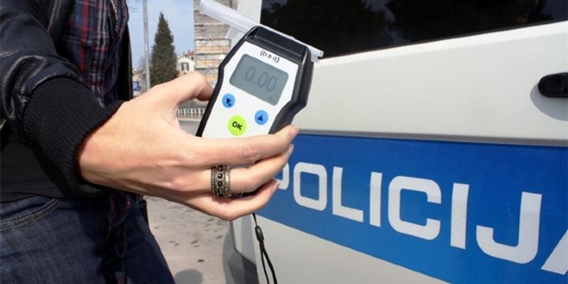 Nije smio voziti zbog alkohola, ali je opet uhvaćen za volanom