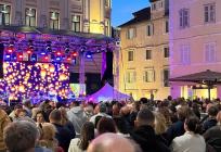 UŽIVO Nina Badrić Sudamju otvorila koncertom na Pjaci