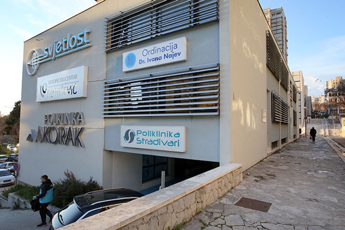 POLIKLINIKA STRADIVARI Dr. Antonovski objašnjava zašto prvi ortopedski pregled treba obaviti odmah nakon rođenja