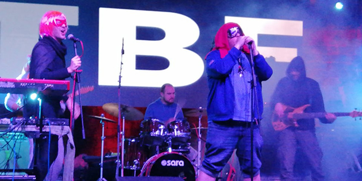 UŽIVO SPLITSKE MAŠKARE: Krnje u Splitu nije spaljen nego 'ispečen' u znak prosvjeda zbog sve učestalijeg paljenja lutaka živih osoba