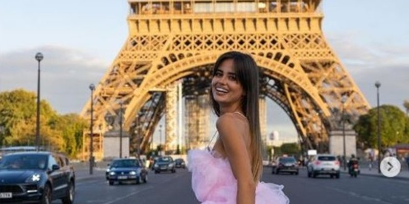 Djevojka nogometaša Ćalete-Cara napravila pomutnju u Parizu: U raskošnoj haljini trčala po prometnoj cesti